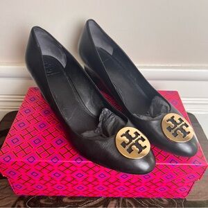 Tory Burch Alice 65MM Wedge Black Leather Shoes Size 10 EUC